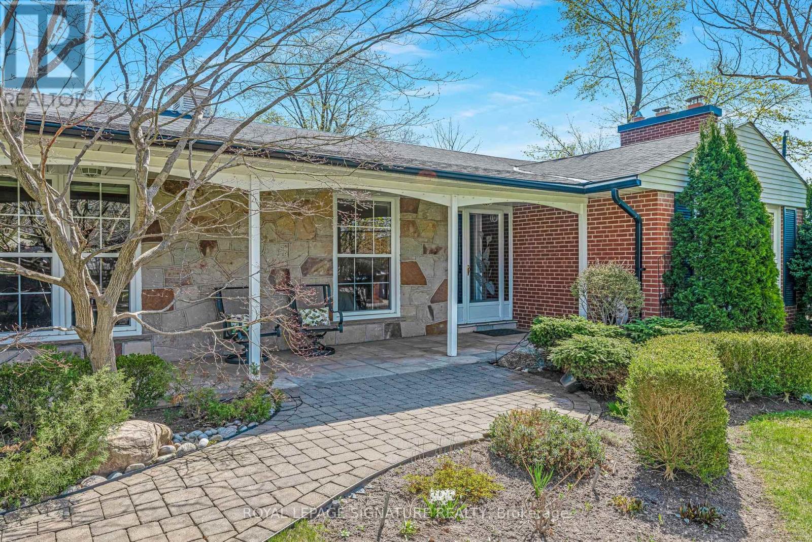 1 Restwell Crescent, Toronto, Ontario  M2K 2A1 - Photo 2 - C12113024