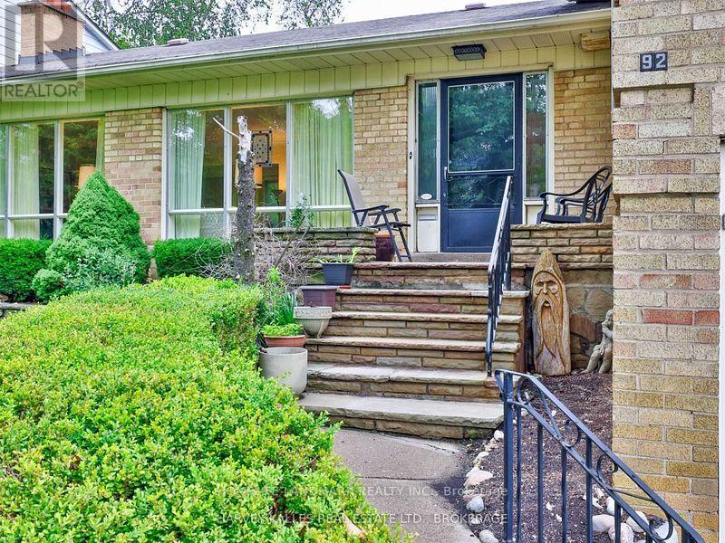 92 Owen Boulevard, Toronto, Ontario  M2P 1G3 - Photo 2 - C12113062