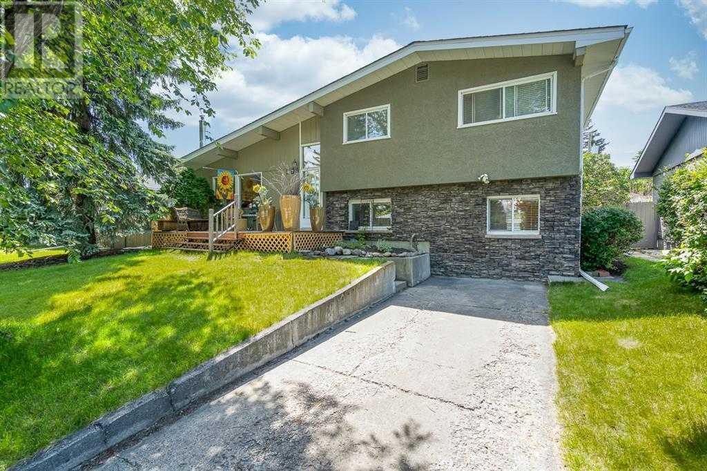 Property at 47 Selkirk Drive SW image 1
