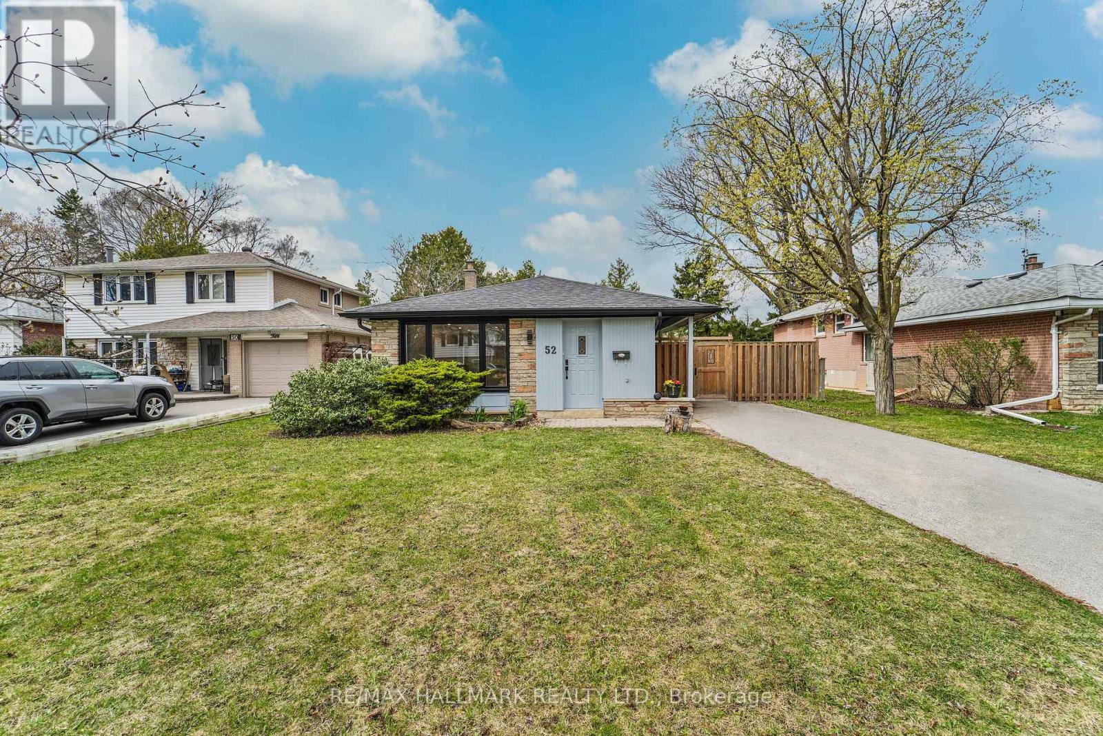 52 DRYSDALE CRESCENT, Toronto, Ontario