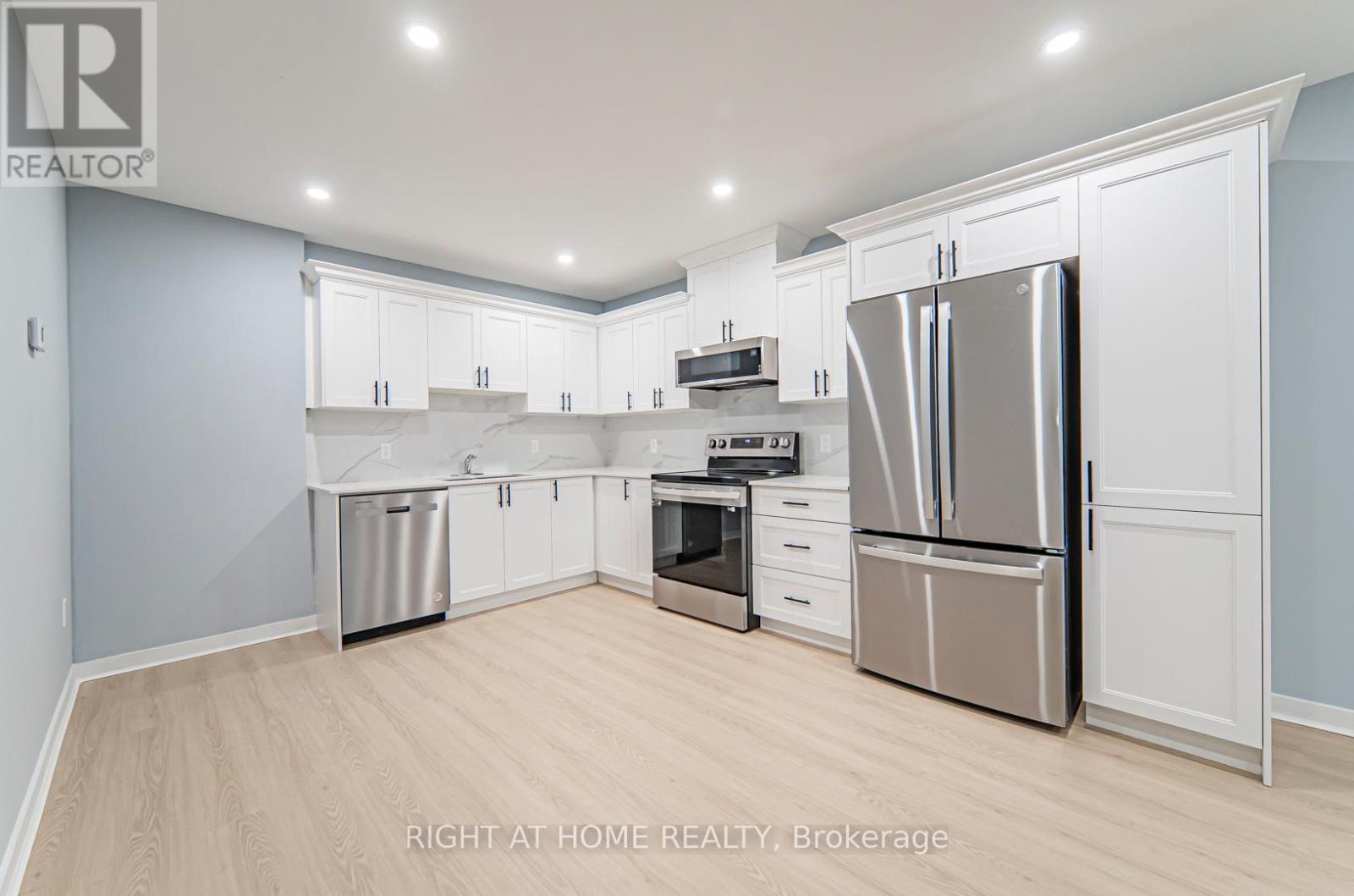 Main Floor - 250 Beechy Drive, Richmond Hill, Ontario  L4C 2X7 - Photo 3 - N12112997