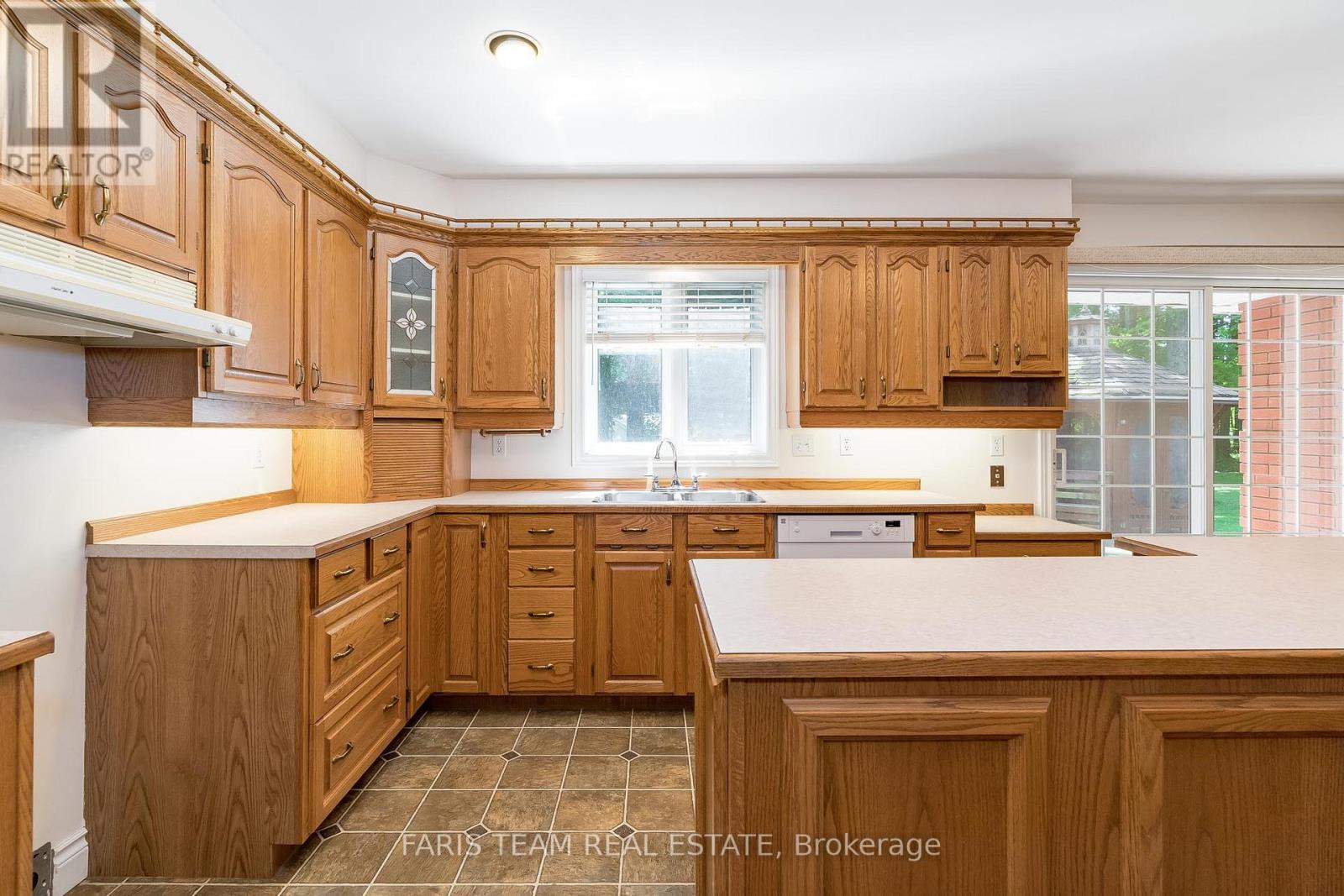 2087 Wilkinson Street, Innisfil, Ontario  L9S 1X3 - Photo 6 - N11959707