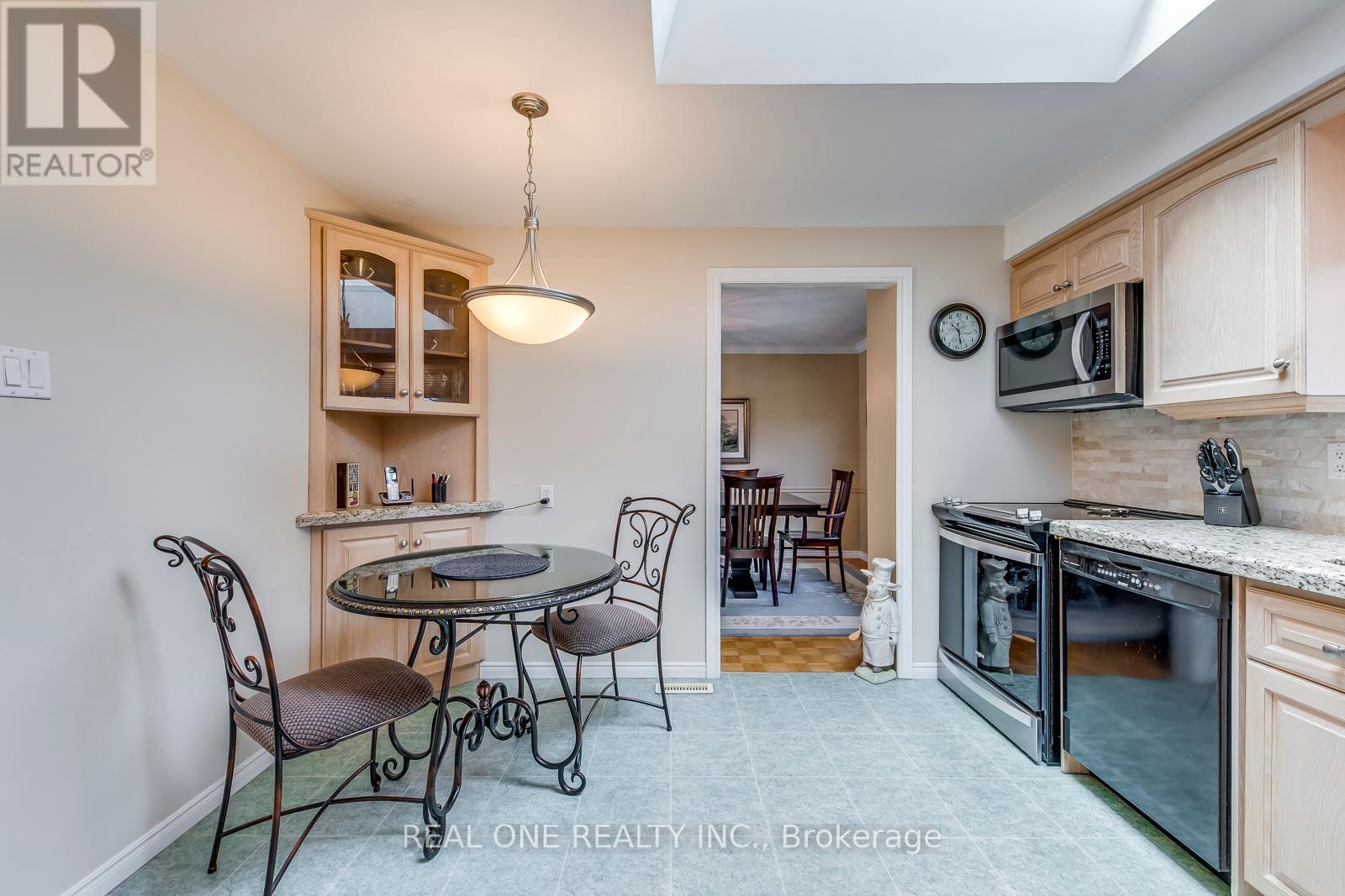 201 Arichat Road, Oakville, Ontario  L6J 5N5 - Photo 14 - W12112976