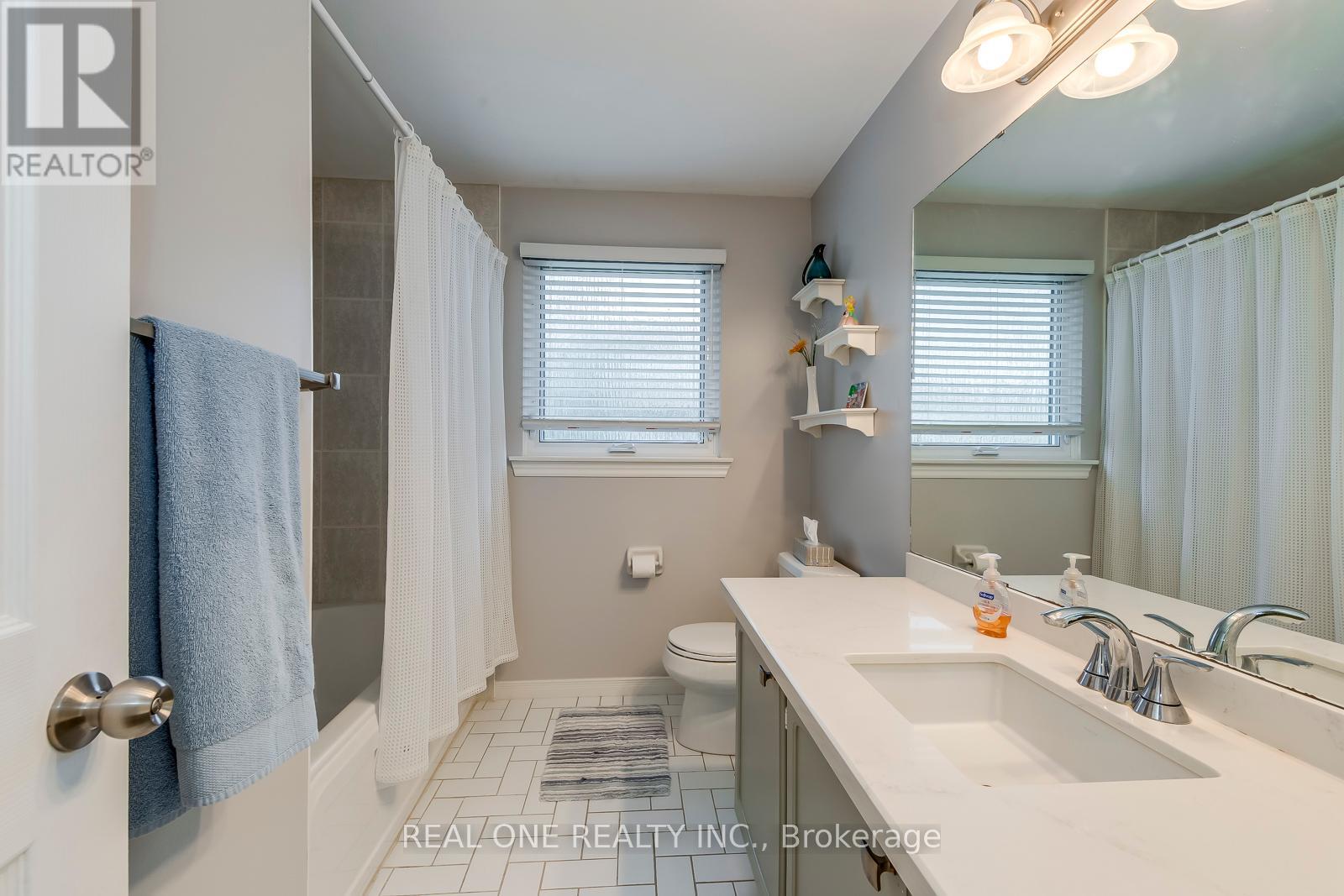 201 Arichat Road, Oakville, Ontario  L6J 5N5 - Photo 35 - W12112976