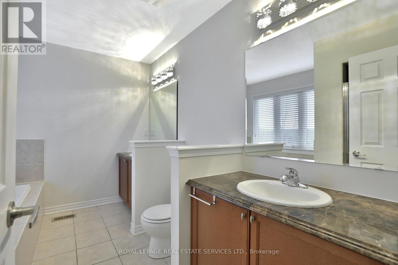2383 Calloway Drive, Oakville, Ontario  L6M 0C1 - Photo 13 - W12112978