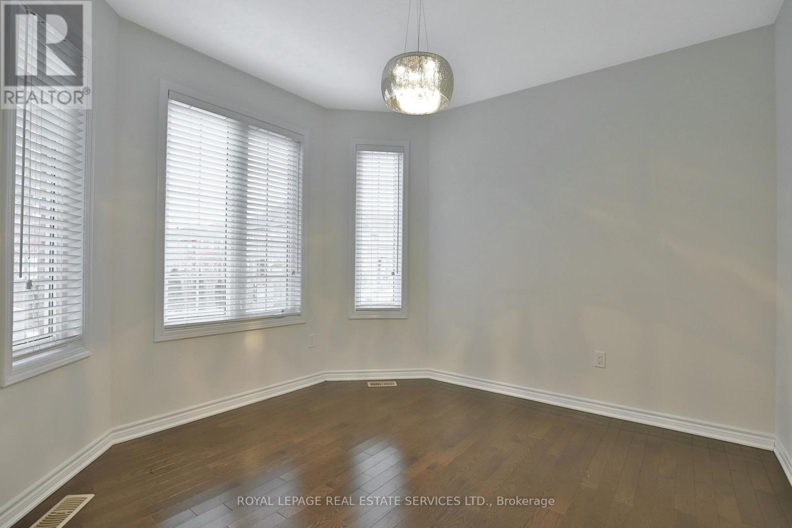 2383 Calloway Drive, Oakville, Ontario  L6M 0C1 - Photo 4 - W12112978