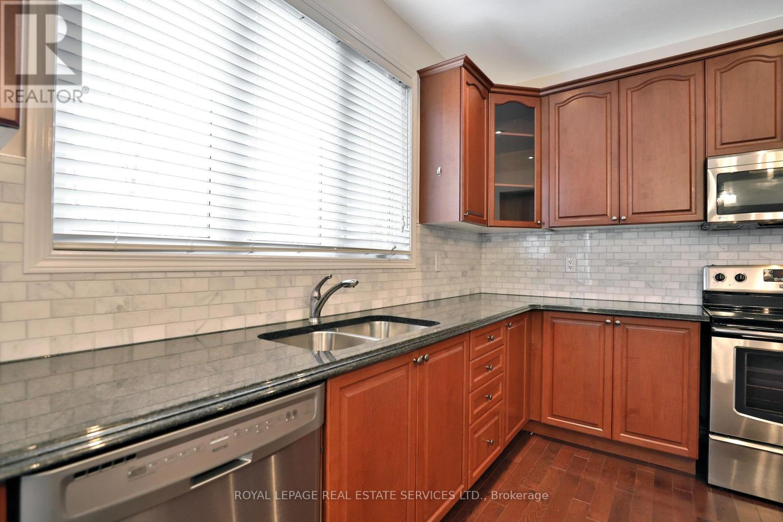 2383 Calloway Drive, Oakville, Ontario  L6M 0C1 - Photo 8 - W12112978