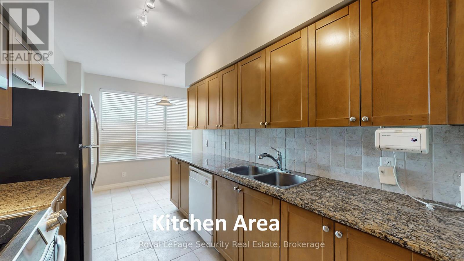 #204 - 38 Fontenay Court, Toronto (Edenbridge-Humber Valley), Ontario  M9A 4M8 - Photo 11 - W12113002