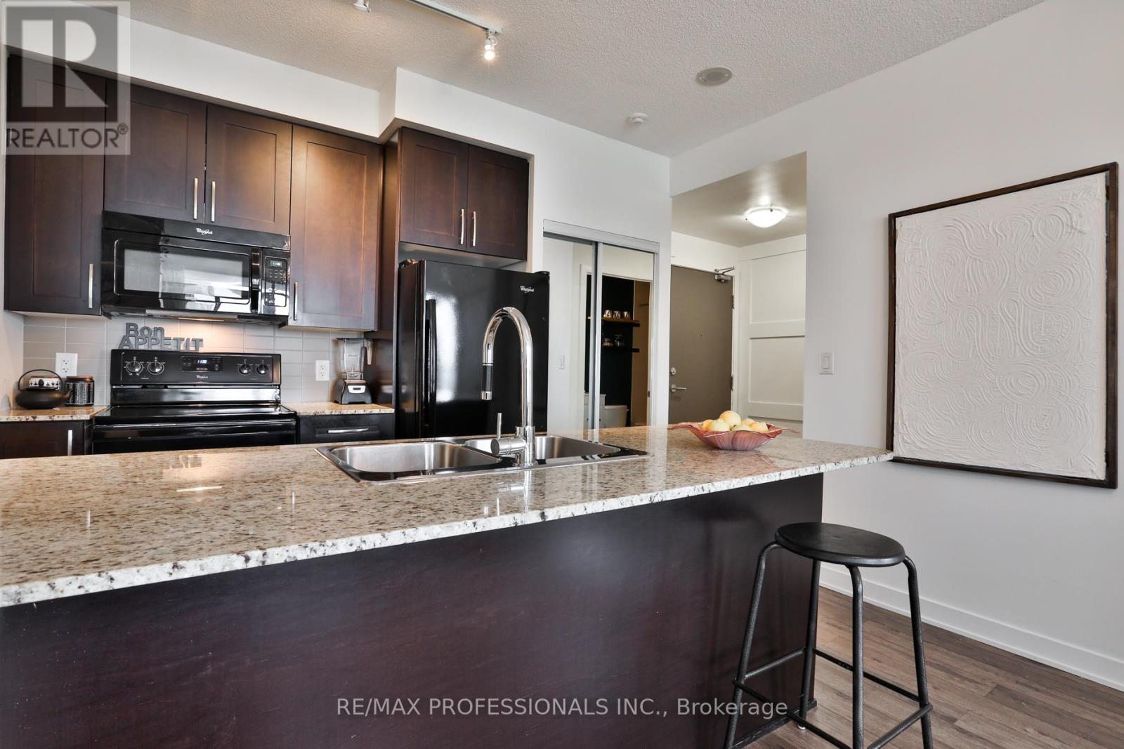 2010 - 4070 Confederation Parkway, Mississauga, Ontario  L5B 0E9 - Photo 15 - W12113025