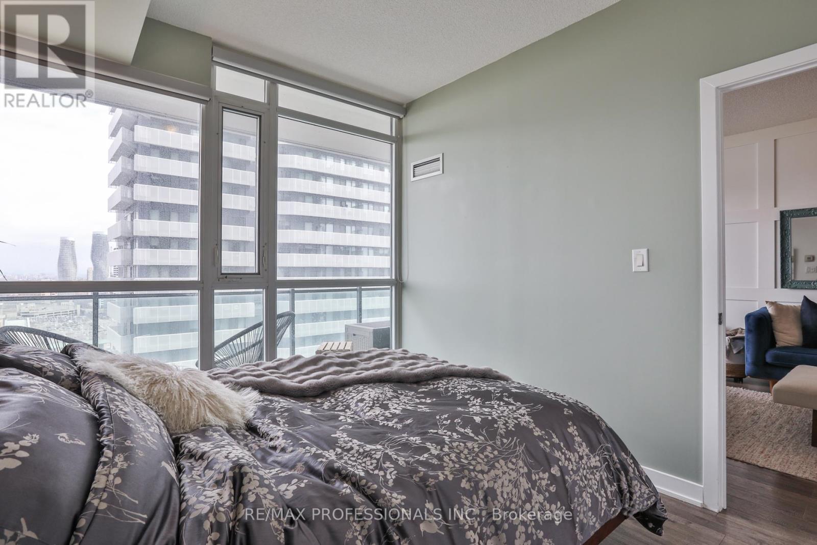 2010 - 4070 Confederation Parkway, Mississauga, Ontario  L5B 0E9 - Photo 27 - W12113025