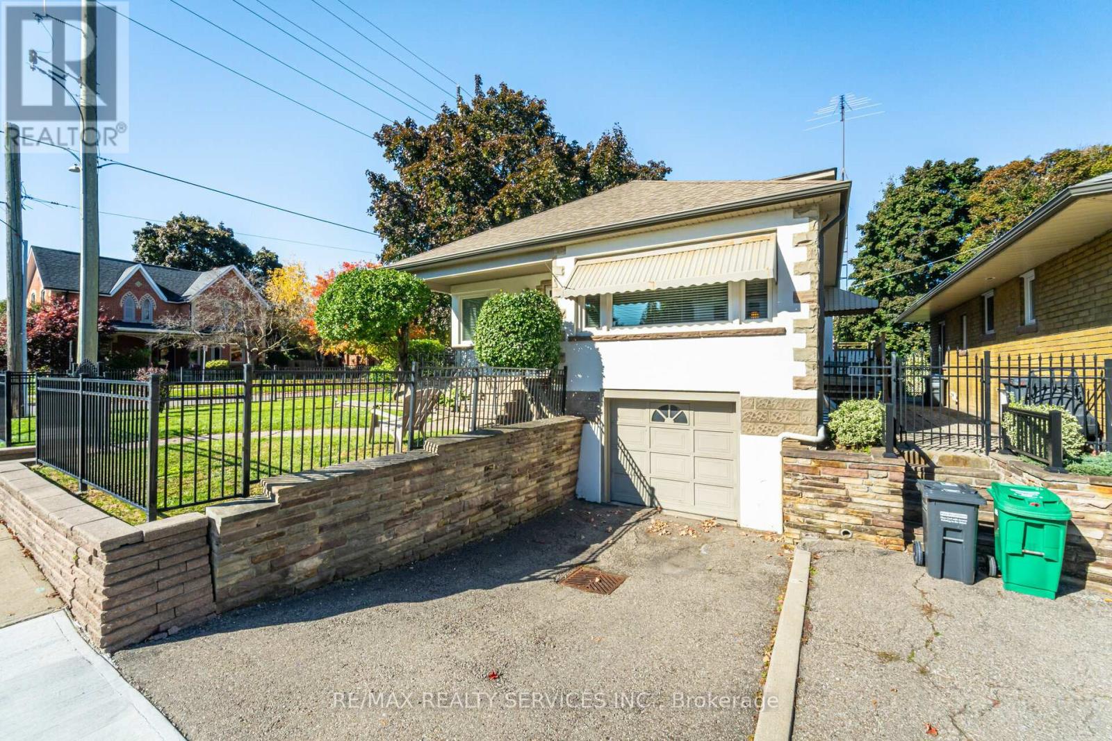 18 Wellington Street W, Brampton, Ontario  L6Y 1K5 - Photo 2 - W12113032