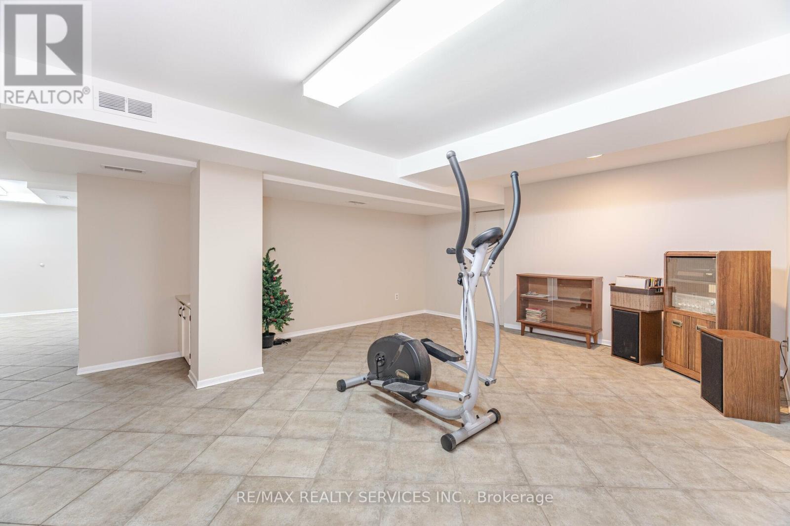 18 Wellington Street W, Brampton, Ontario  L6Y 1K5 - Photo 39 - W12113032