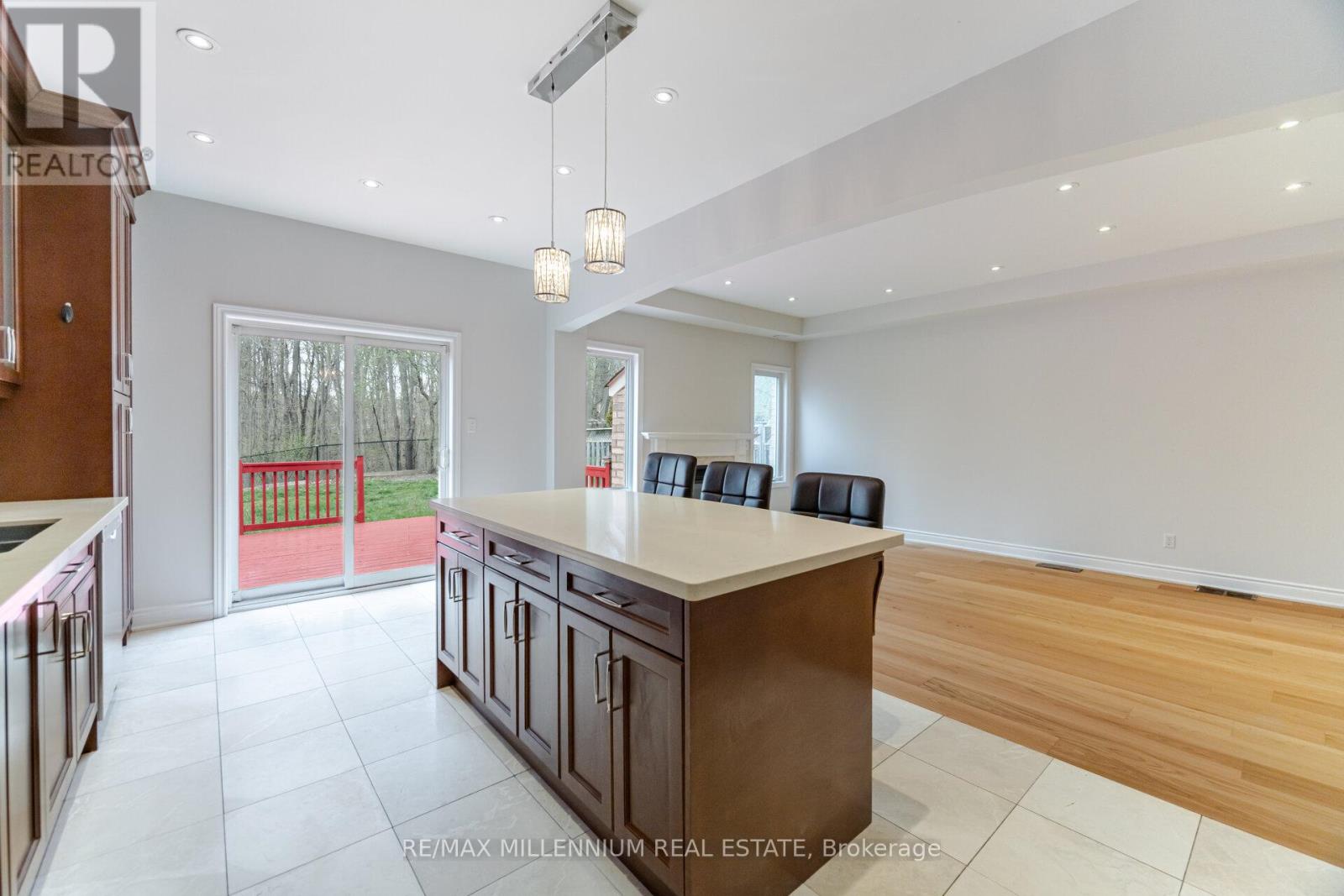 961 Knotty Pine Grove, Mississauga, Ontario  L5W 1J9 - Photo 14 - W12113046