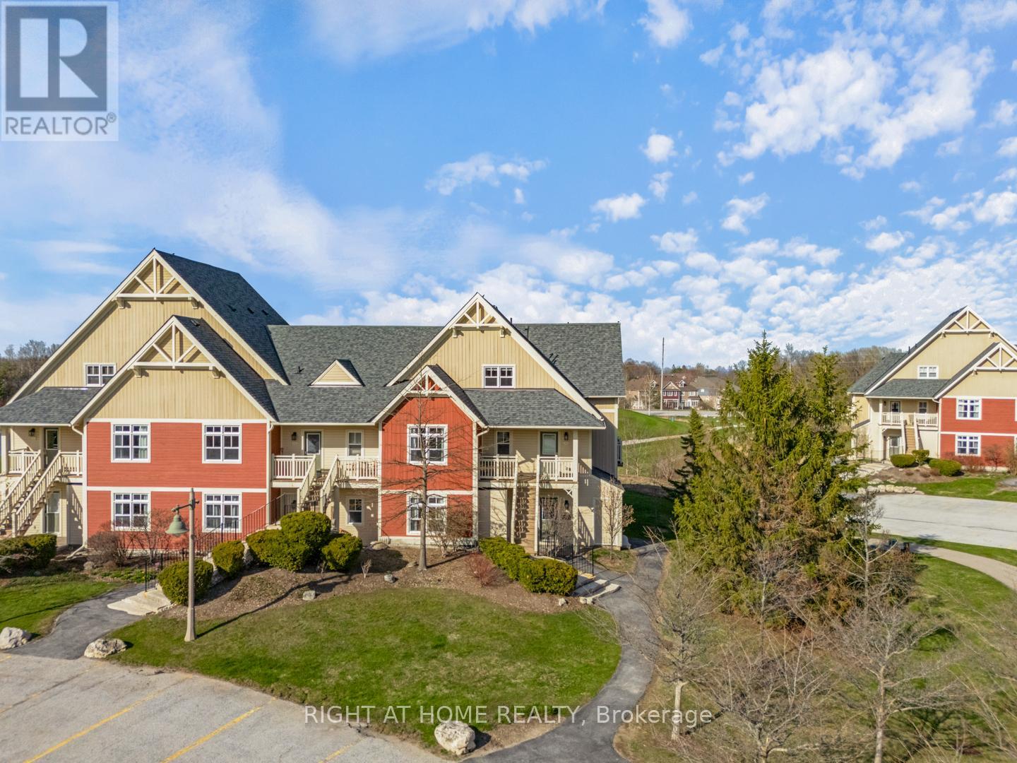 229 - 130 Fairway Court, Blue Mountains, Ontario  N3W 1Y1 - Photo 2 - X12113064