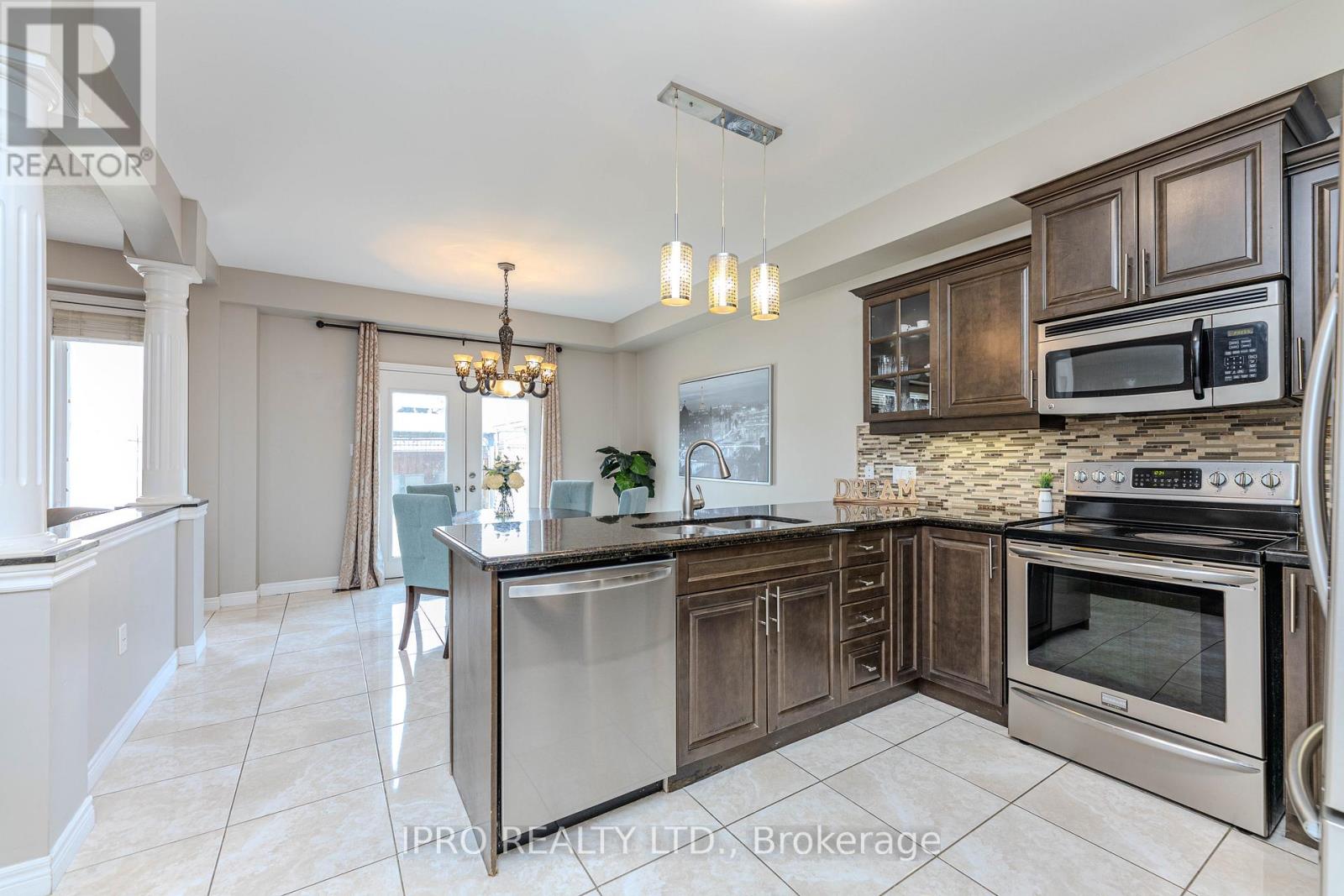 38 Assisi Street, Hamilton, Ontario  L8W 0A5 - Photo 10 - X12113092