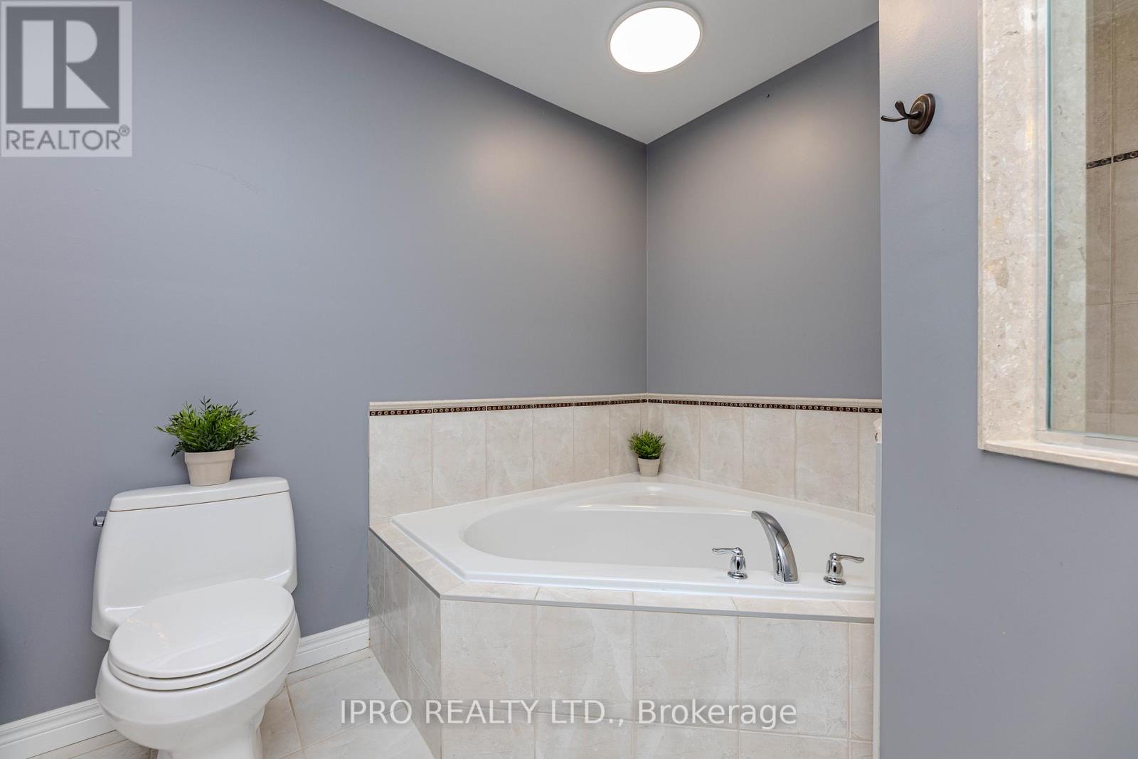 38 Assisi Street, Hamilton, Ontario  L8W 0A5 - Photo 40 - X12113092