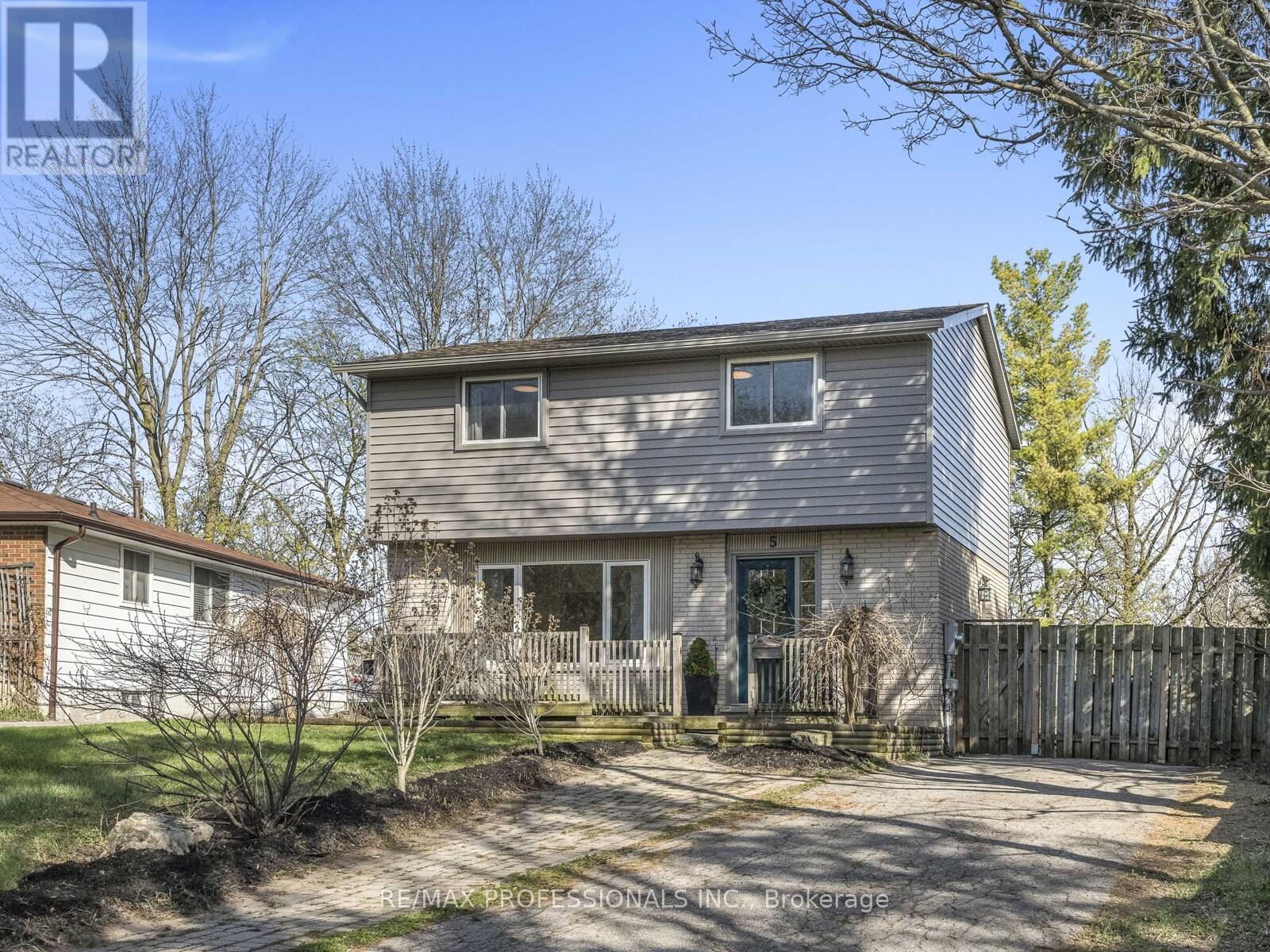 Property at 5 YEATS COURT image 1