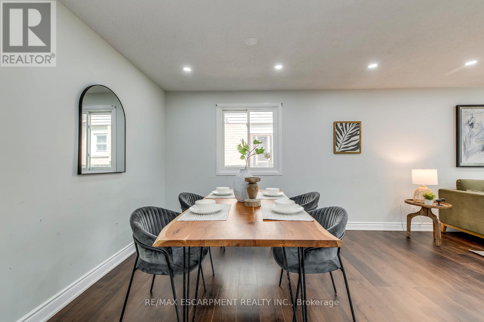 11 Drakes Drive, Hamilton, Ontario  L6K 3J7 - Photo 8 - X12113116