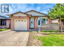 11 DRAKES DRIVE, Hamilton, Ontario