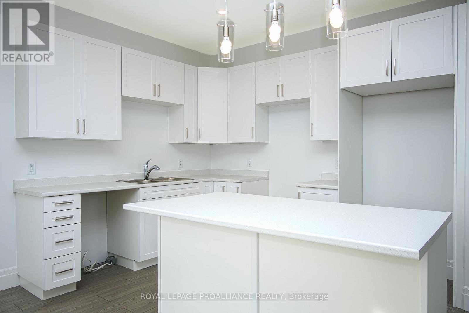 13 Markland Avenue, Prince Edward County, Ontario K0K 2T0 - Photo 16 - X12094002