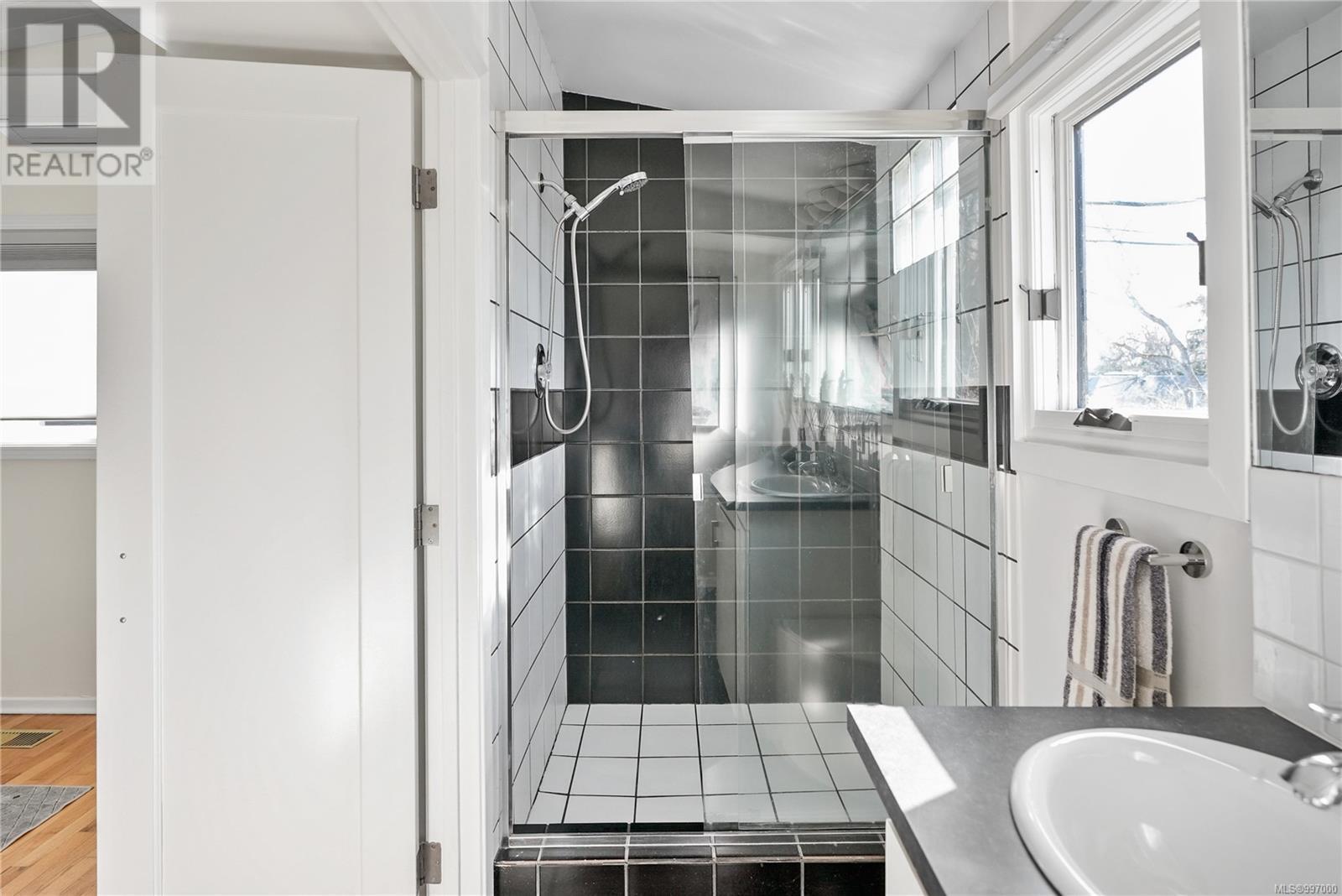 1262 Roslyn Rd, Oak Bay, British Columbia  V8S 4R6 - Photo 23 - 997000