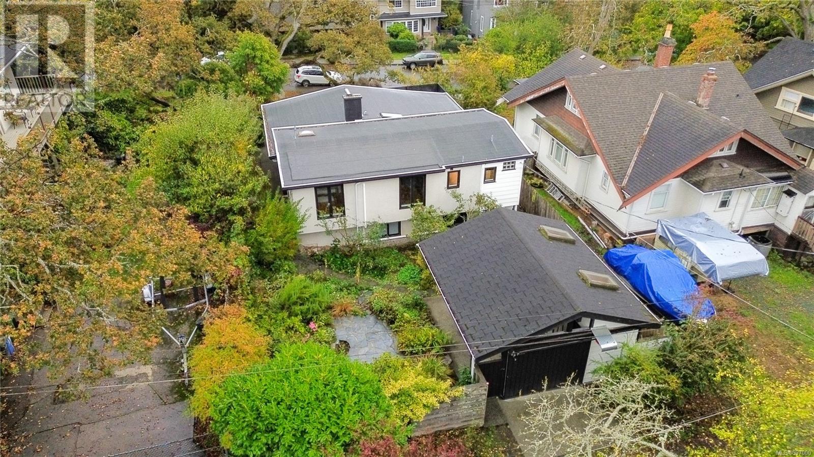 1262 Roslyn Rd, Oak Bay, British Columbia  V8S 4R6 - Photo 32 - 997000