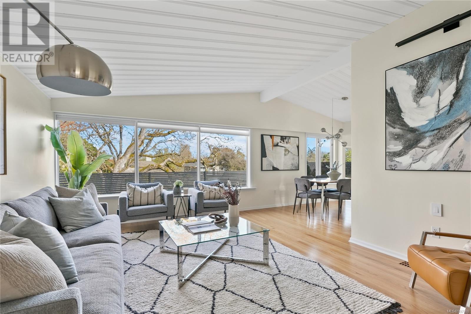 Property at 1262 Roslyn Rd image 4