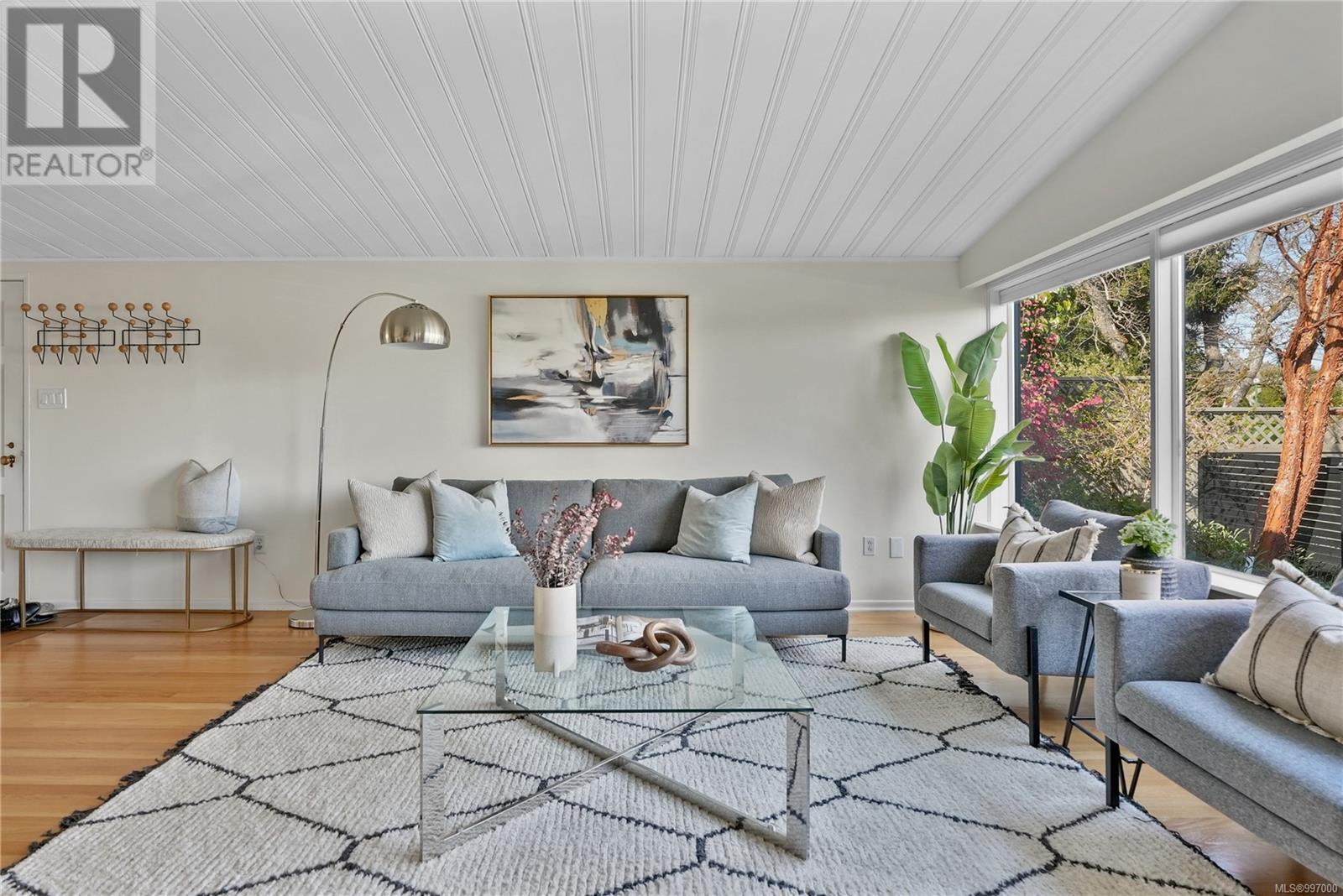 Property at 1262 Roslyn Rd image 5