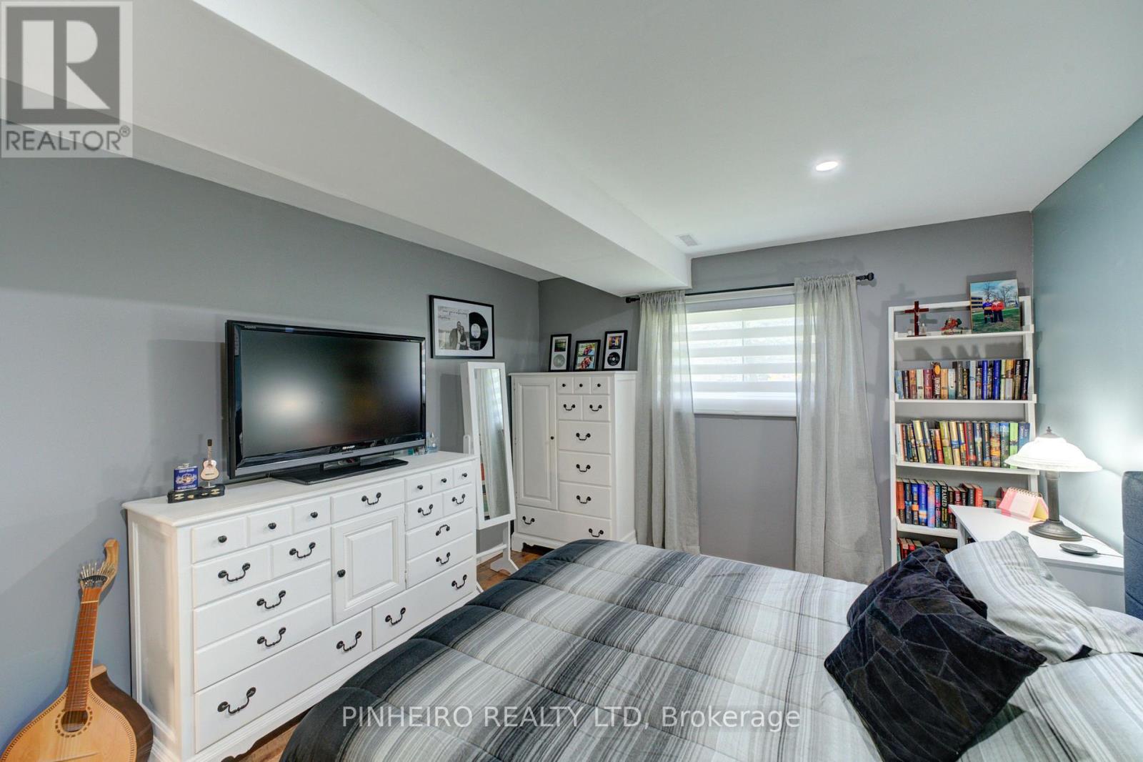 7 Mclarty Drive, St. Thomas, Ontario  N5R 5J7 - Photo 14 - X12083452
