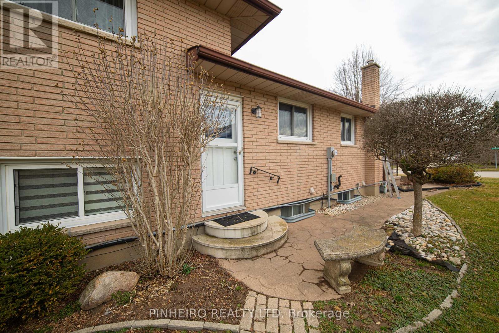 7 Mclarty Drive, St. Thomas, Ontario  N5R 5J7 - Photo 27 - X12083452