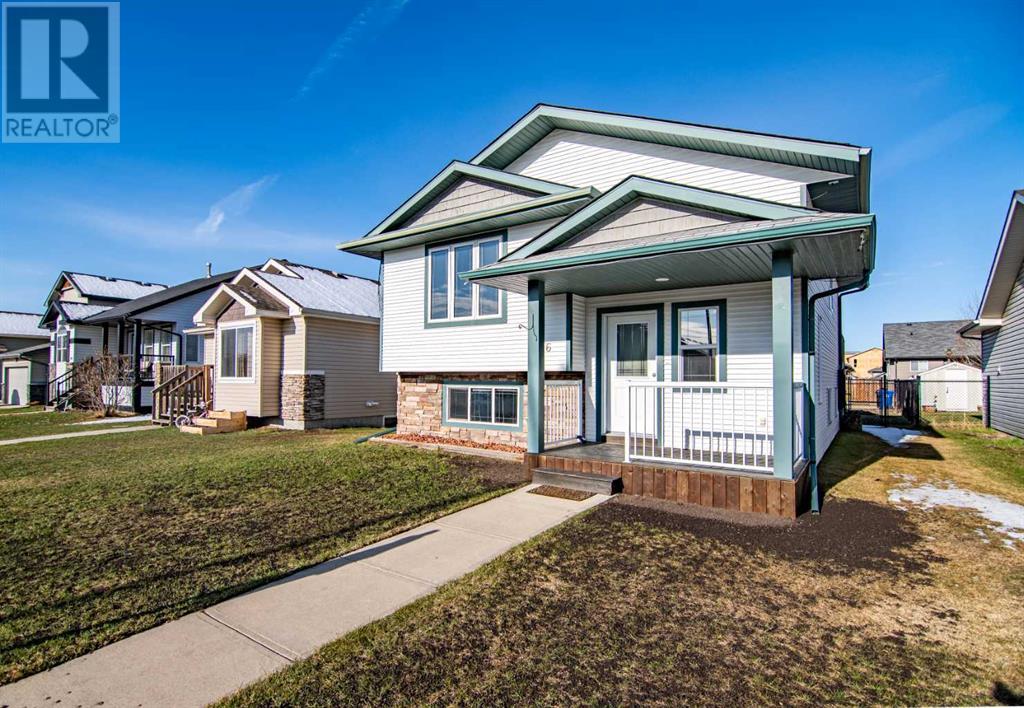 136 Valley Crescent, Blackfalds, Alberta  T4M 0K2 - Photo 3 - A2212875