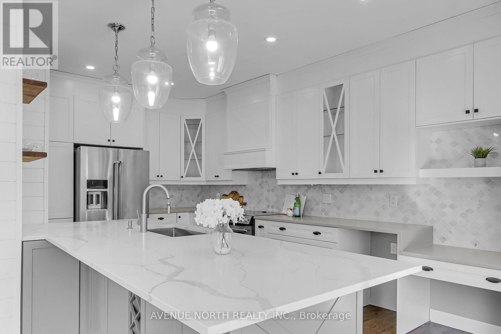 78 Friendly Crescent, Ottawa, Ontario  K2S 2B5 - Photo 12 - X12113172