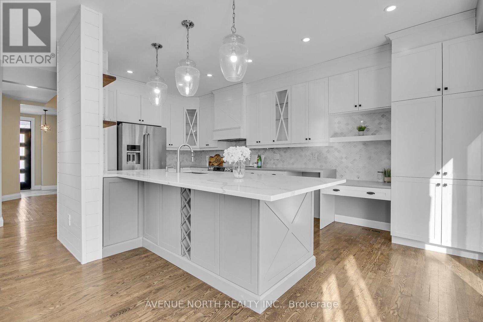 78 Friendly Crescent, Ottawa, Ontario  K2S 2B5 - Photo 13 - X12113172