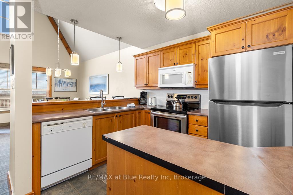 222 - 170 Snowbridge Way, Blue Mountains, Ontario  L9Y 0V1 - Photo 7 - X12108077