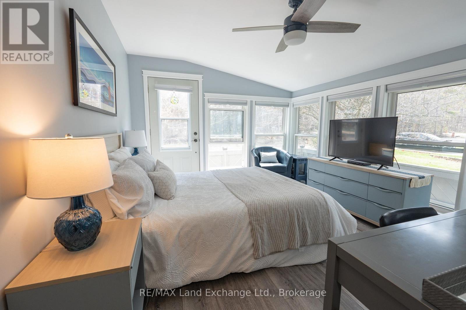 828 Elgin Street, Saugeen Shores, Ontario  N0H 2C4 - Photo 24 - X12111515