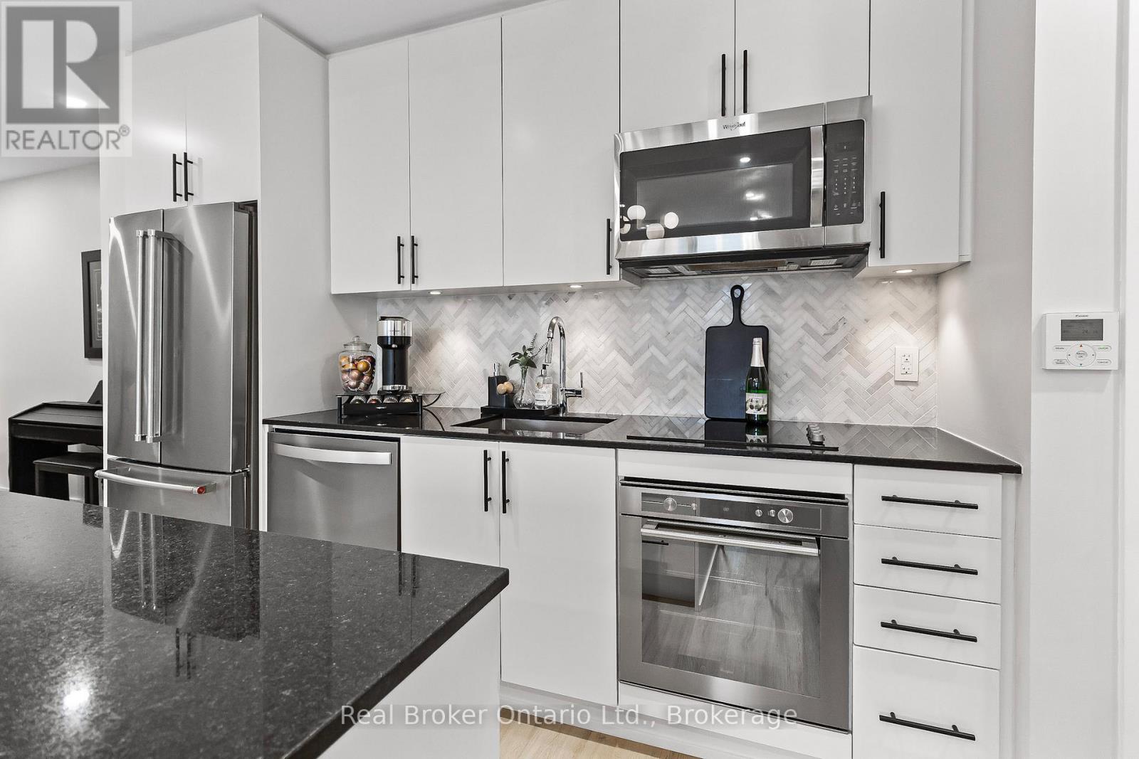 118 - 168 Sabina Drive, Oakville, Ontario  L6H 0W5 - Photo 11 - W12113190