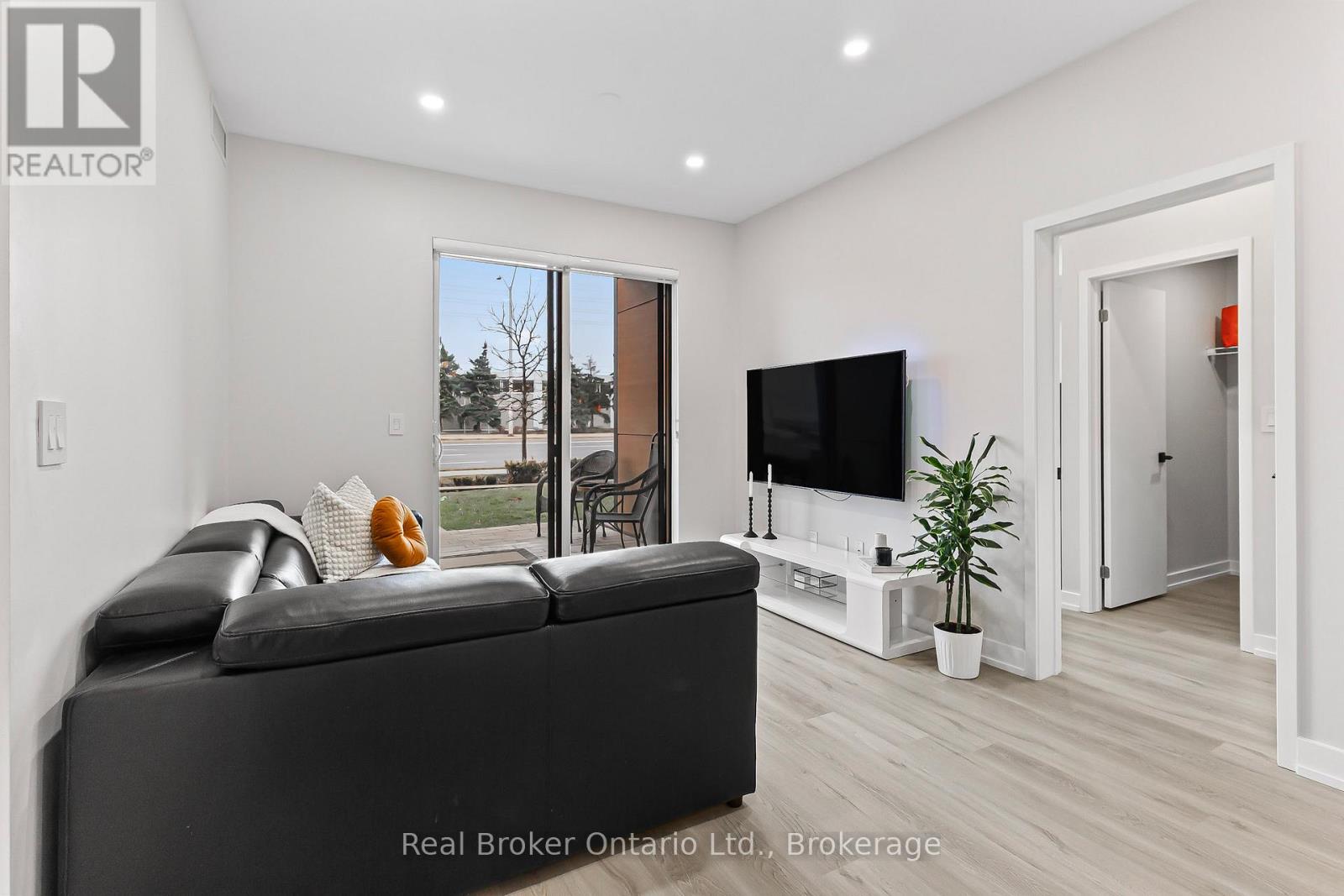118 - 168 Sabina Drive, Oakville, Ontario  L6H 0W5 - Photo 19 - W12113190