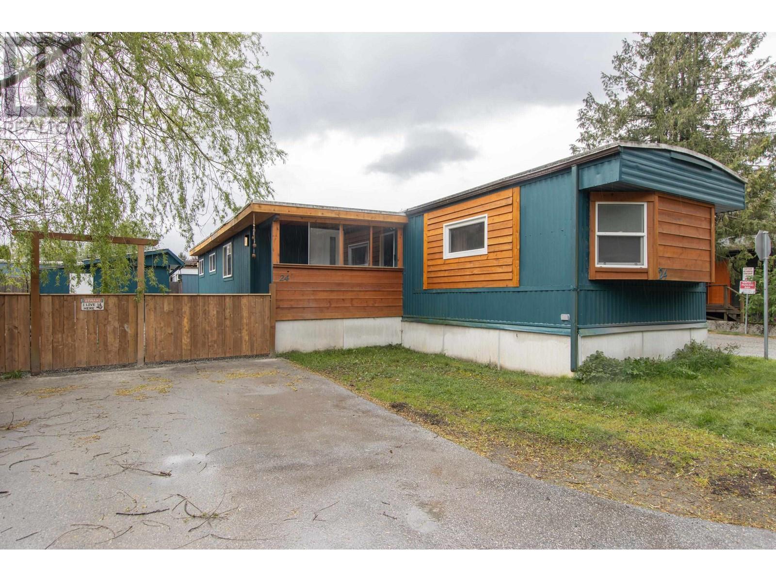24 40157 Government Road, Squamish, British Columbia  V8B 0N7 - Photo 1 - R2996247