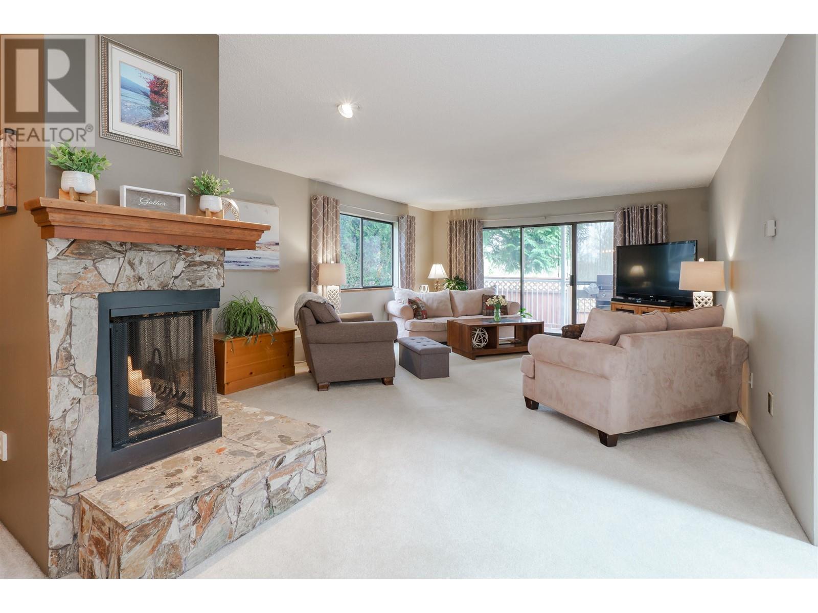 1261 Lansdowne Drive, Coquitlam, British Columbia  V3E 1S6 - Photo 3 - R2996258