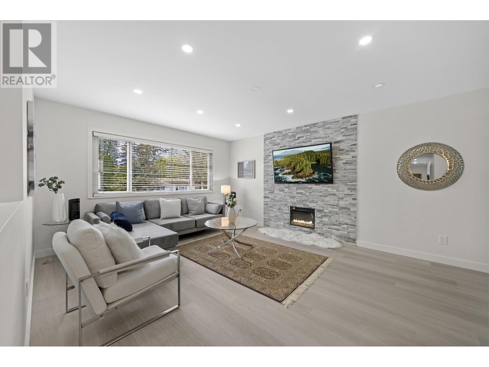 Property at 3478 HANDLEY CRESCENT image 3