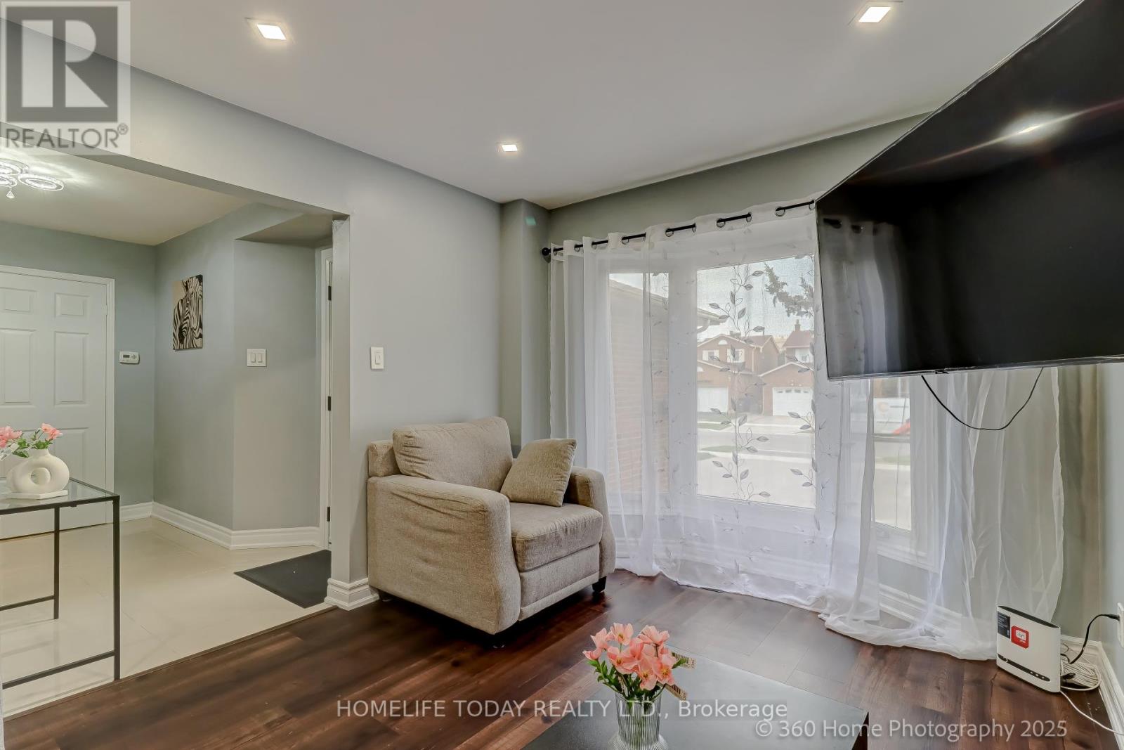 28 Longsword Drive, Toronto, Ontario  M1V 3A3 - Photo 6 - E12113173