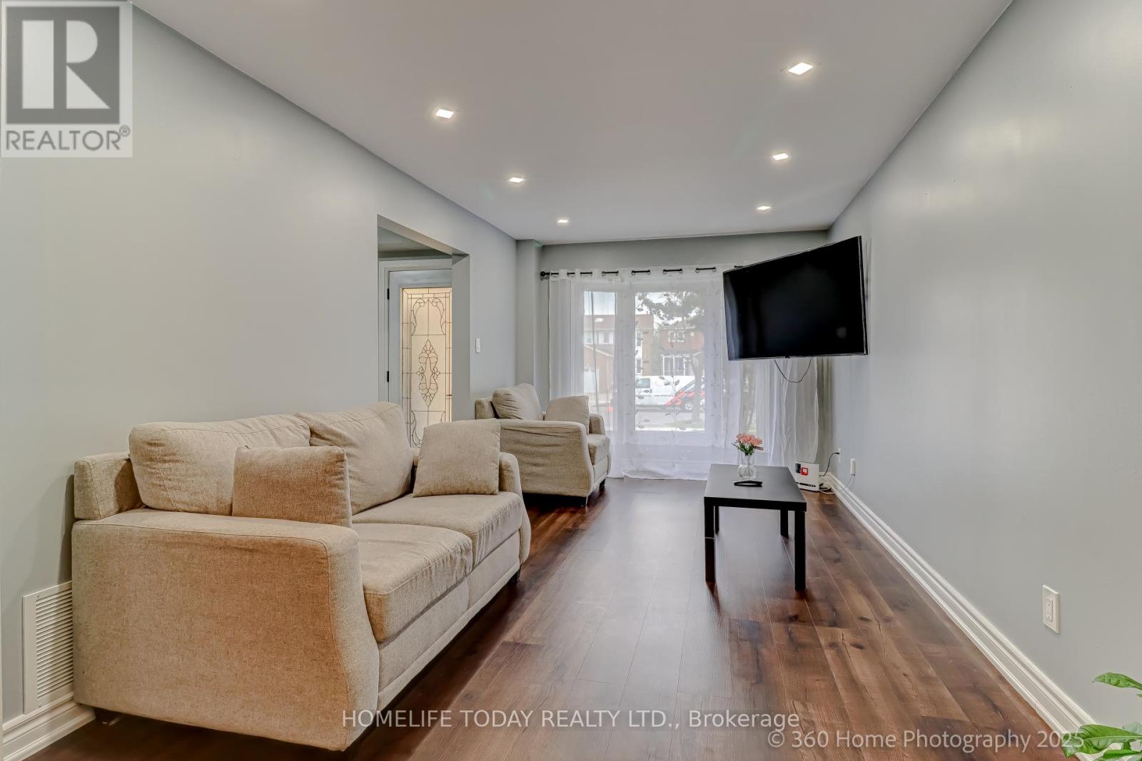 28 Longsword Drive, Toronto, Ontario  M1V 3A3 - Photo 7 - E12113173