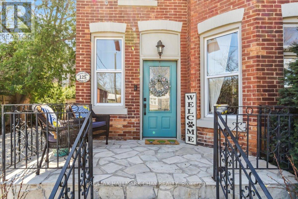 Property at 125 WELLINGTON STREET E image 2