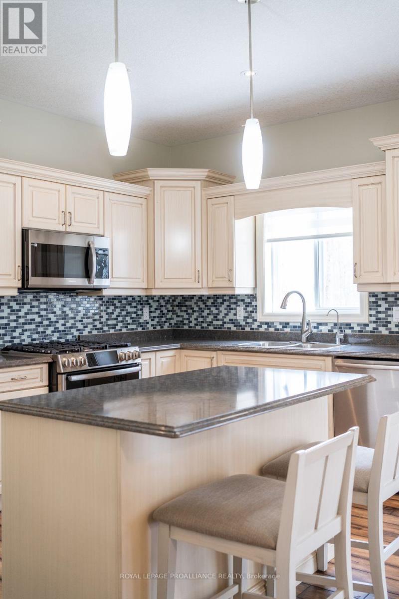 2 Oak Ridge Drive, Quinte West, Ontario  K0K 3E0 - Photo 18 - X12105564