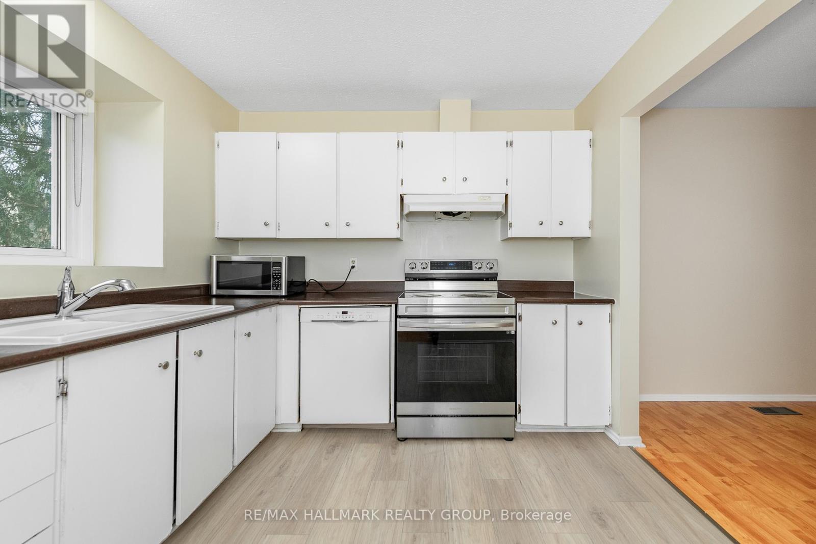 19 Bering Court, Ottawa, Ontario  K2L 2B8 - Photo 7 - X12107919