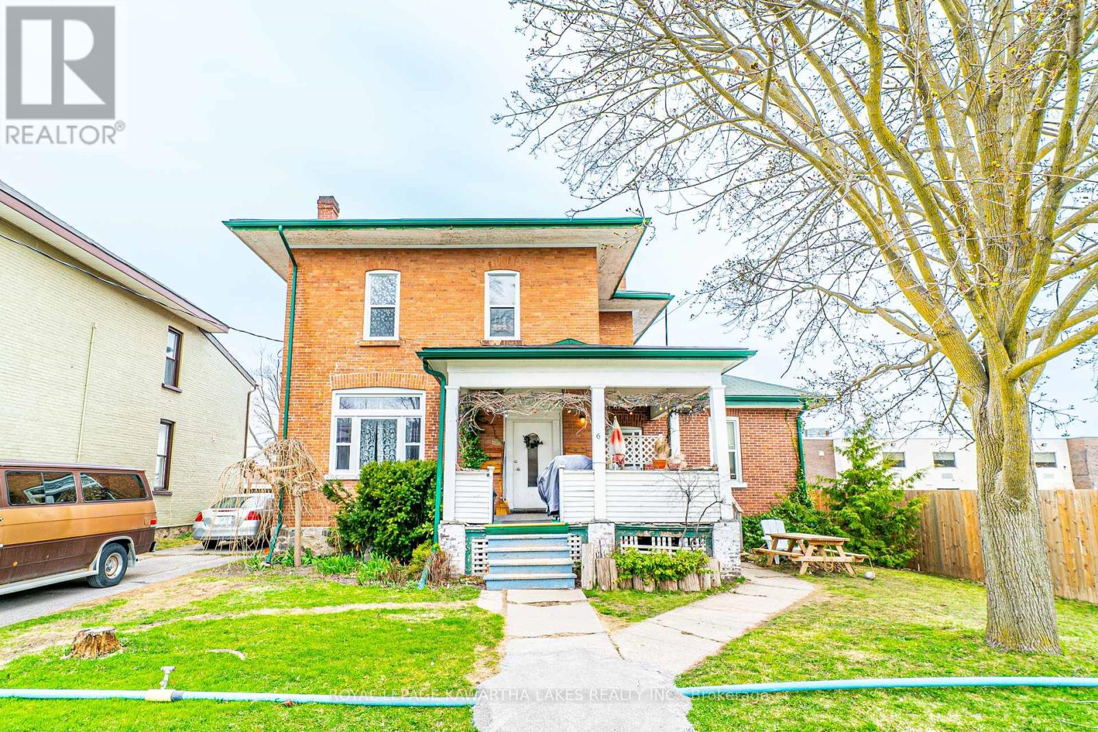 6 Glenelg Street W, Kawartha Lakes (Lindsay), Ontario  K9V 2T8 - Photo 1 - X12113272