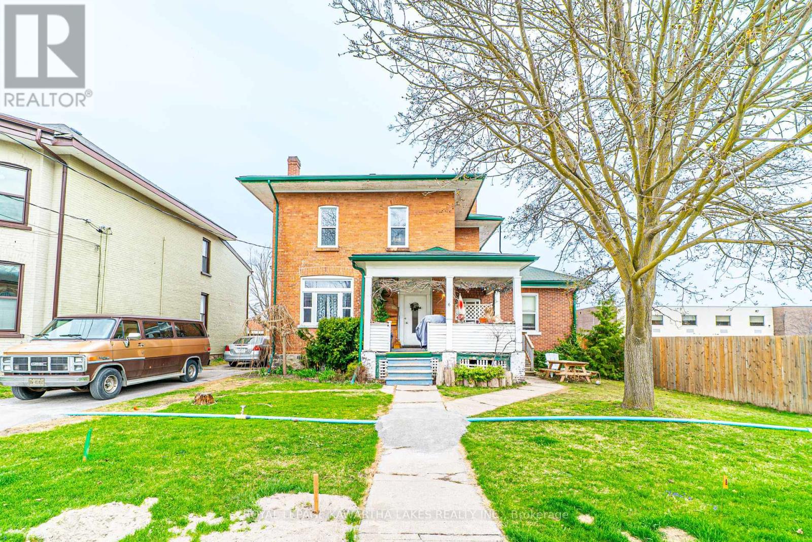 6 Glenelg Street W, Kawartha Lakes (Lindsay), Ontario  K9V 2T8 - Photo 2 - X12113272