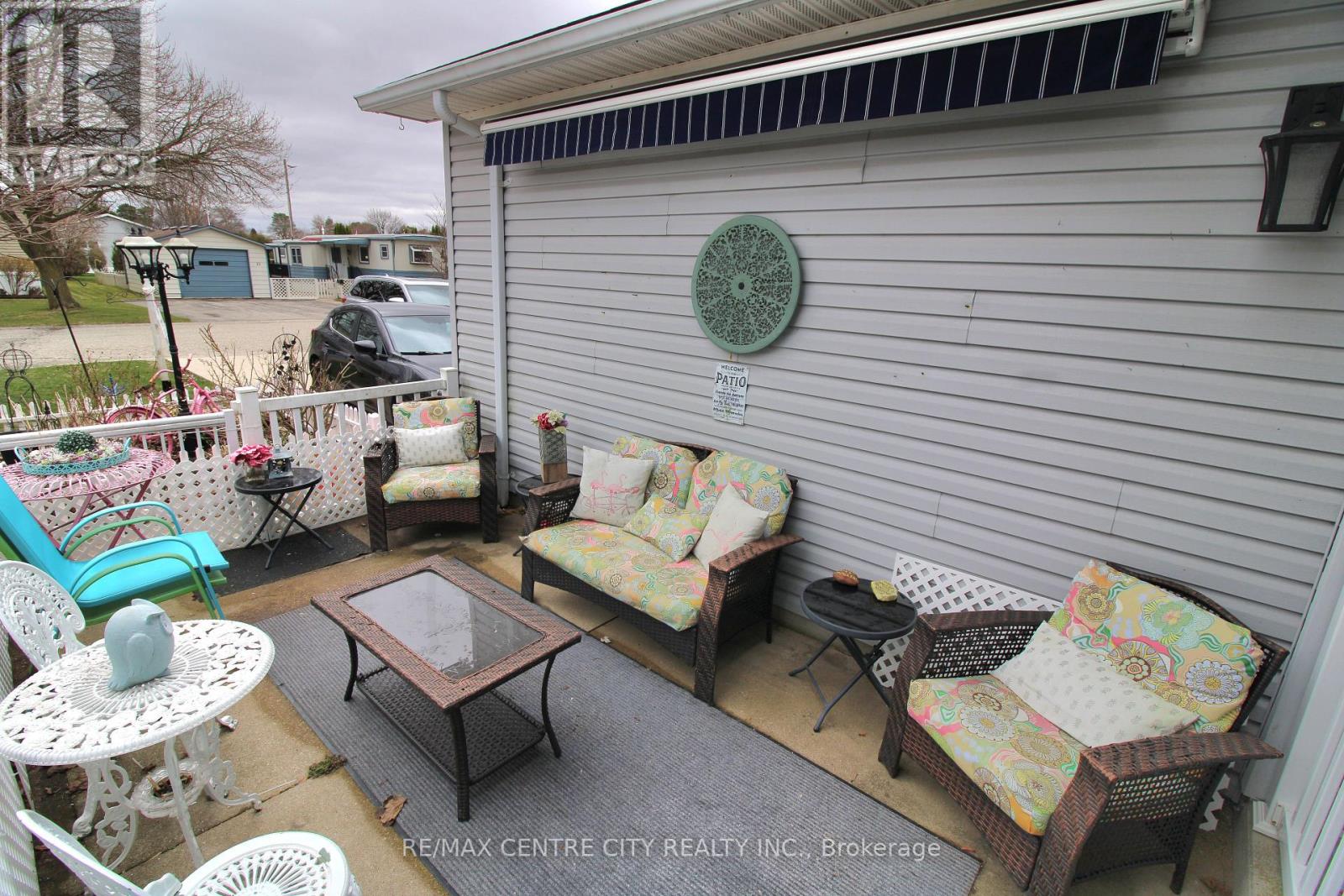 11 Stewart Street, Strathroy Caradoc, Ontario  N7G 1A1 - Photo 4 - X12113225
