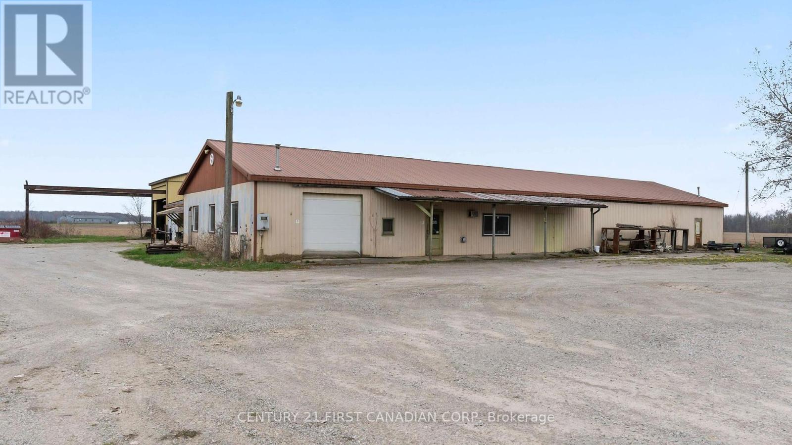 6221 Egremont Drive, Middlesex Centre, Ontario N0L 1R0 - Photo 11 - X12113311