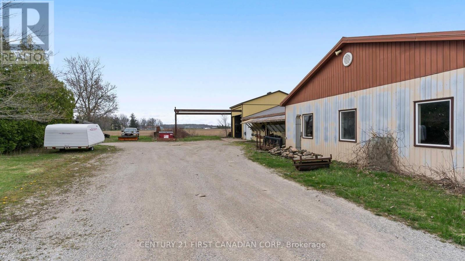 6221 Egremont Drive, Middlesex Centre, Ontario N0L 1R0 - Photo 14 - X12113311